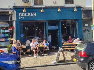 Docker Bar