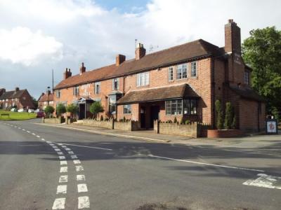 Queen & Castle - Kenilworth
