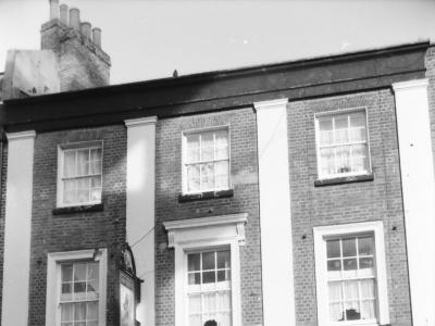 Brown Bear London E1 taken in Oct 1988