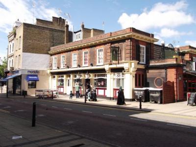 Queens Head London E15 taken July 2012