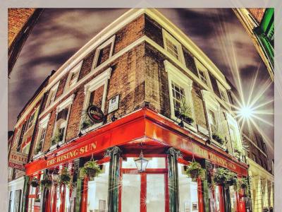 Rising Sun London EC4V June 2021