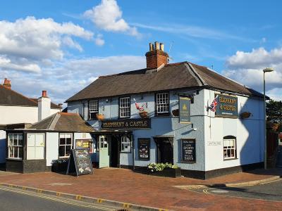 Elephant & Castle, Totton (Photo: Pete Horn 25th July 2022)