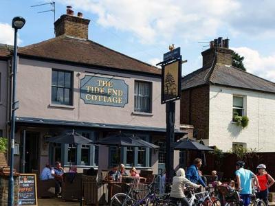 Tide End Cottage, Teddington