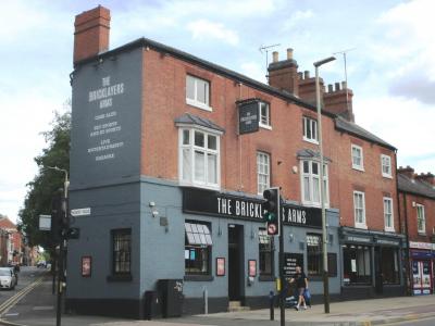 Fox Hut Bar (Bricklayers Arms)