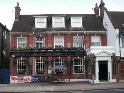 Moon & Sixpence - Hatch End