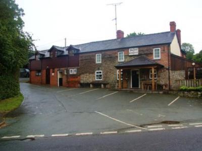 Square & Compass - Cilcewydd