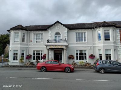 Dolphin Hotel