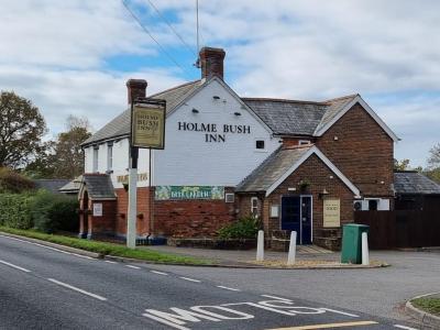 Holme Bush Inn, Corfe Mullen (Photo credit: Holme Bush Inn 2022)