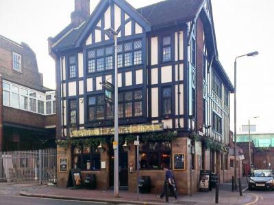 Windsor Castle, Clapham Junction SW11