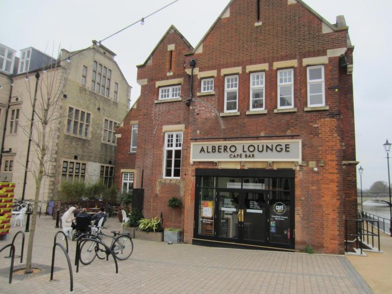 Albero Lounge, Bedford