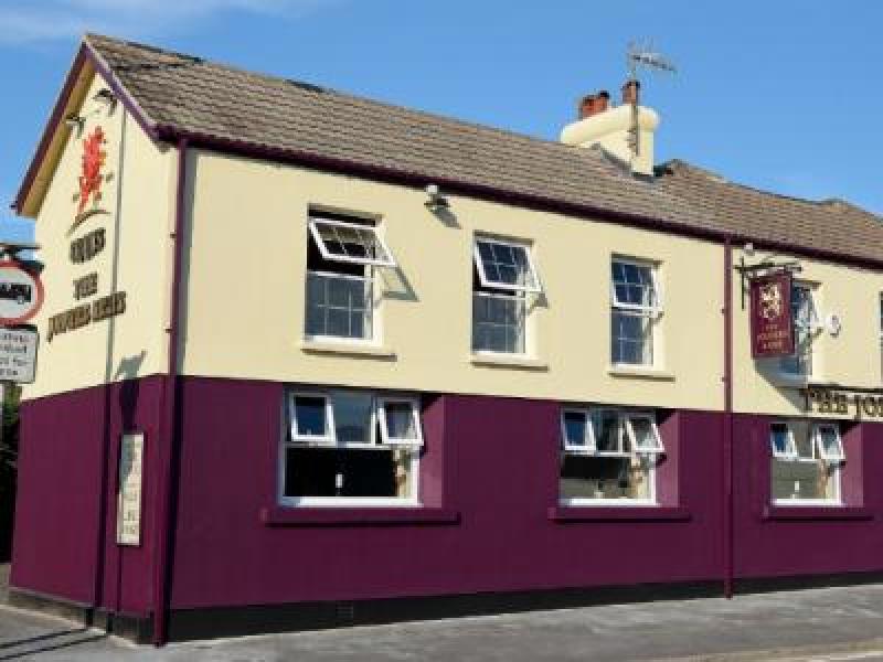 Joiners Arms, Llwynhendy •