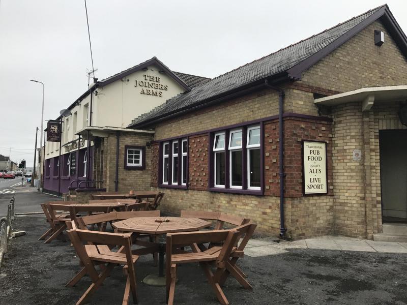 Joiners Arms, Llwynhendy •