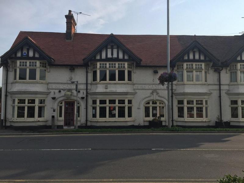 Book a table at The Castle in Benfleet