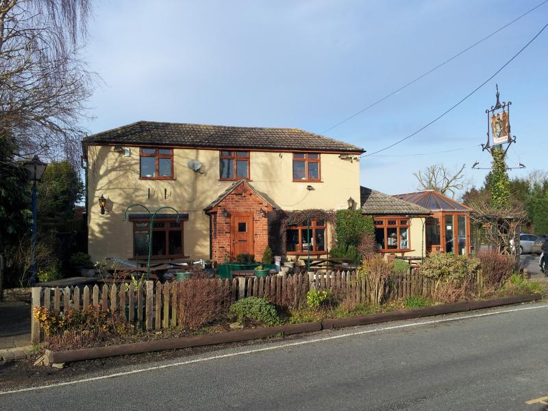 Alma Arms, Navestock