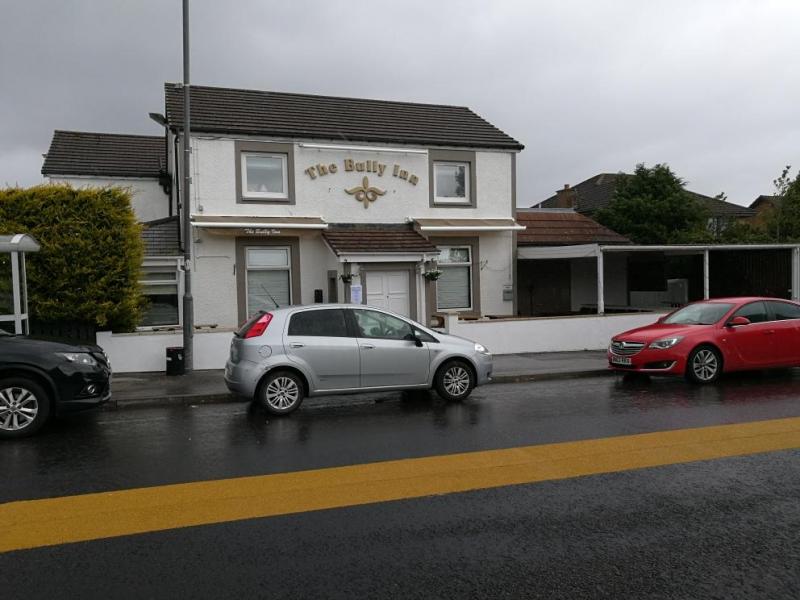 Bully Inn, Quarter •