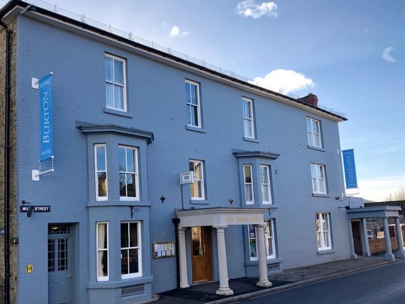 Burton Hotel, Kington