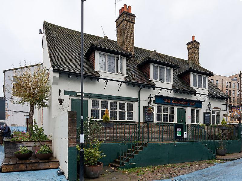 Brewery Tap, Brentford