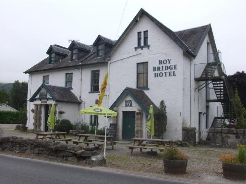 Roy Bridge Hotel (Roy Bar), Roy Bridge •