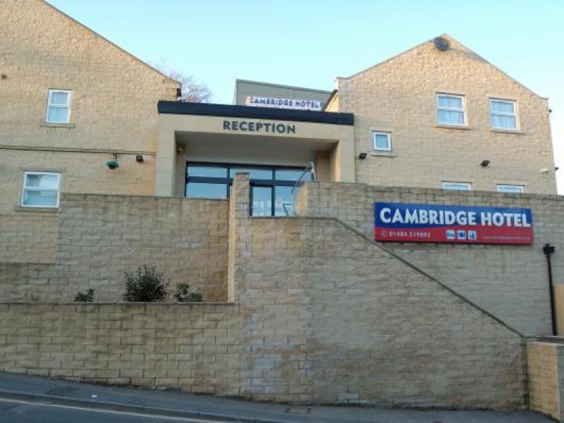 Cambridge Hotel & Lodge, Huddersfield