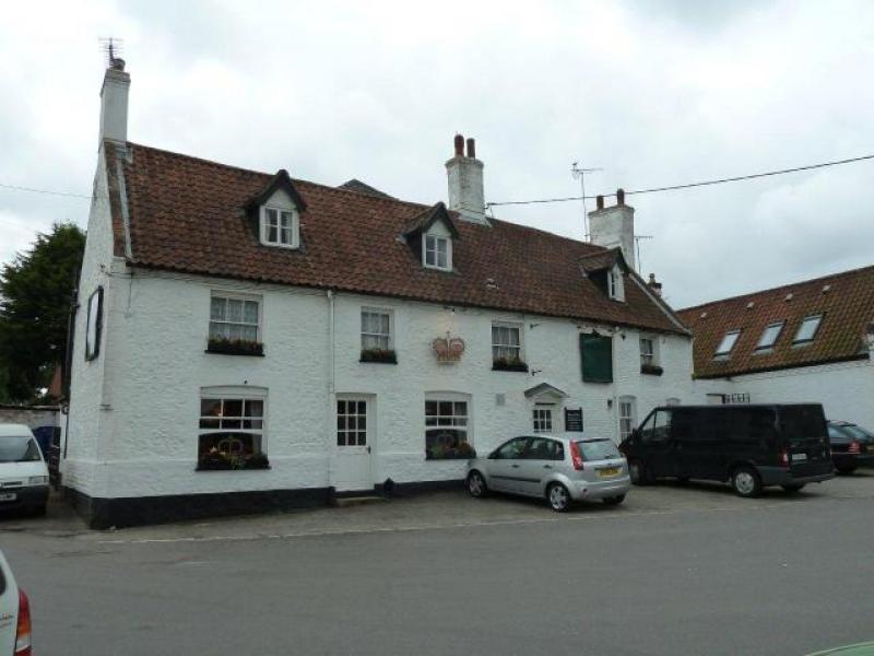 Crown Hotel Mundford Whatpub Com