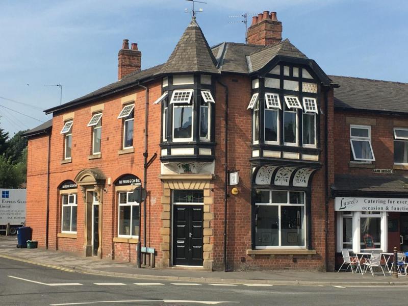 Bar 47, Higher Walton