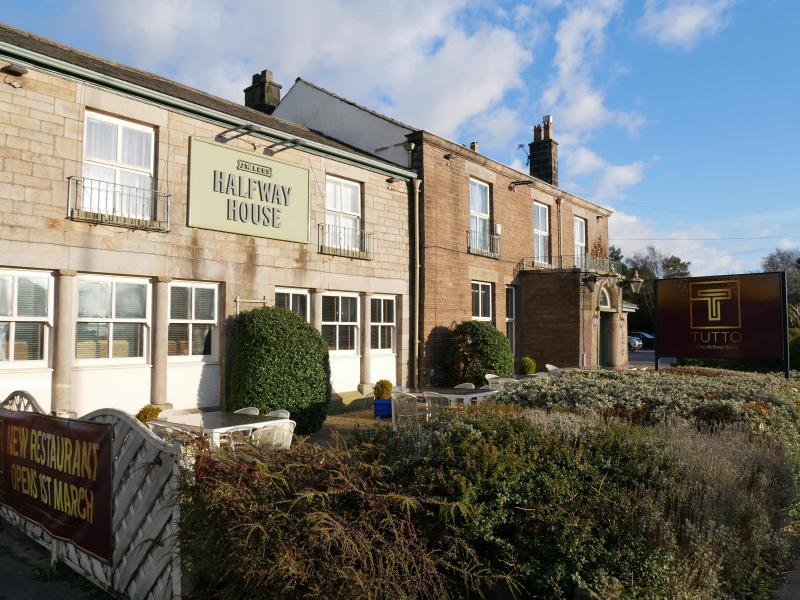 Tutto at the Halfway House, ClaytonleWoods •