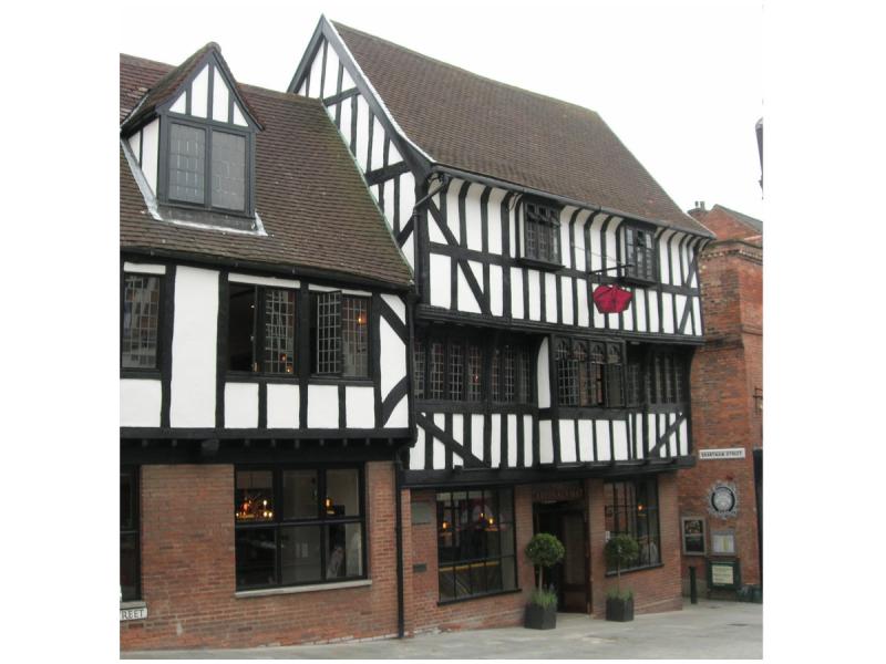 Cardinal's Hat, Lincoln