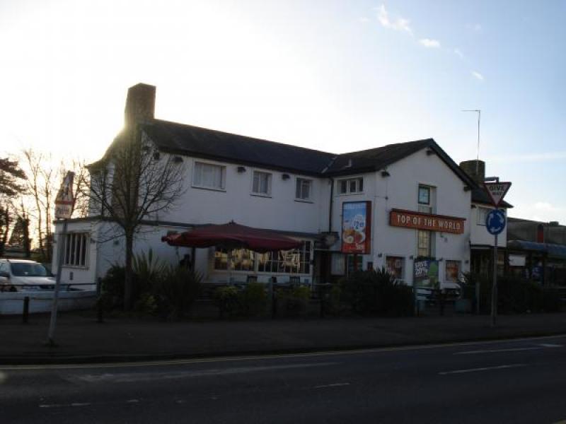 Book a table at The Top of The World in Hemel Hempstead