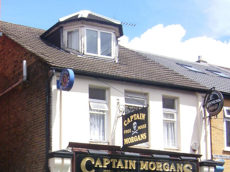 Captain Morgans, Hayes