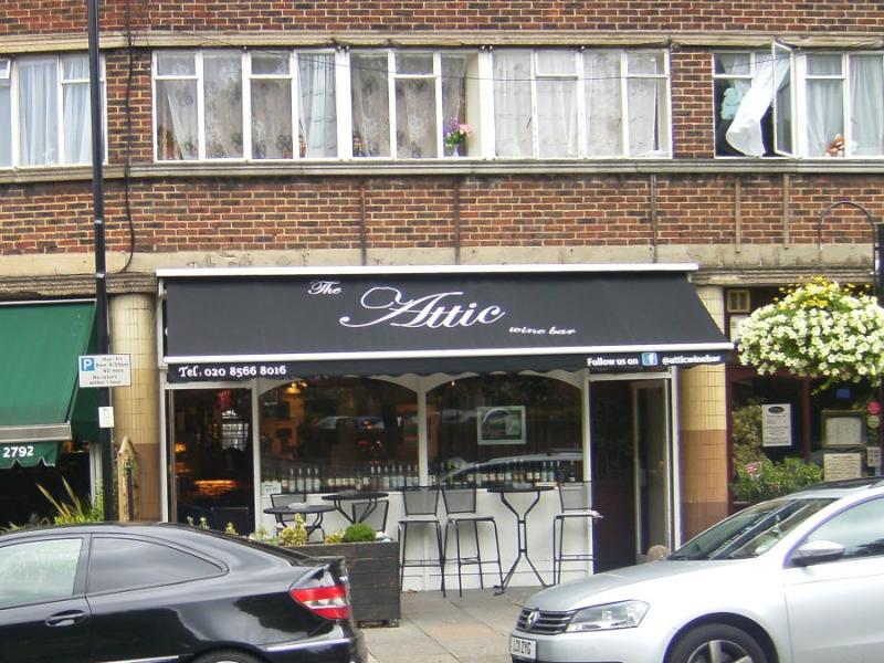 Bar 8, Ealing