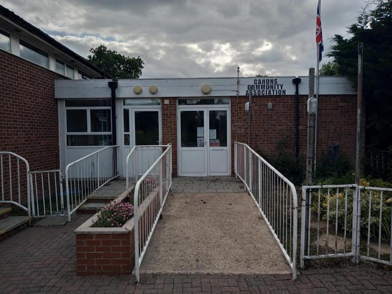 Canons Bar, Canons Park