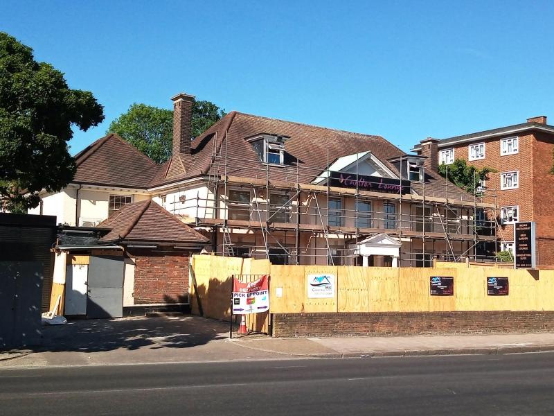 Carlton Lounge, Kingsbury