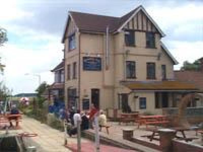 Beauchamp Arms, Claxton