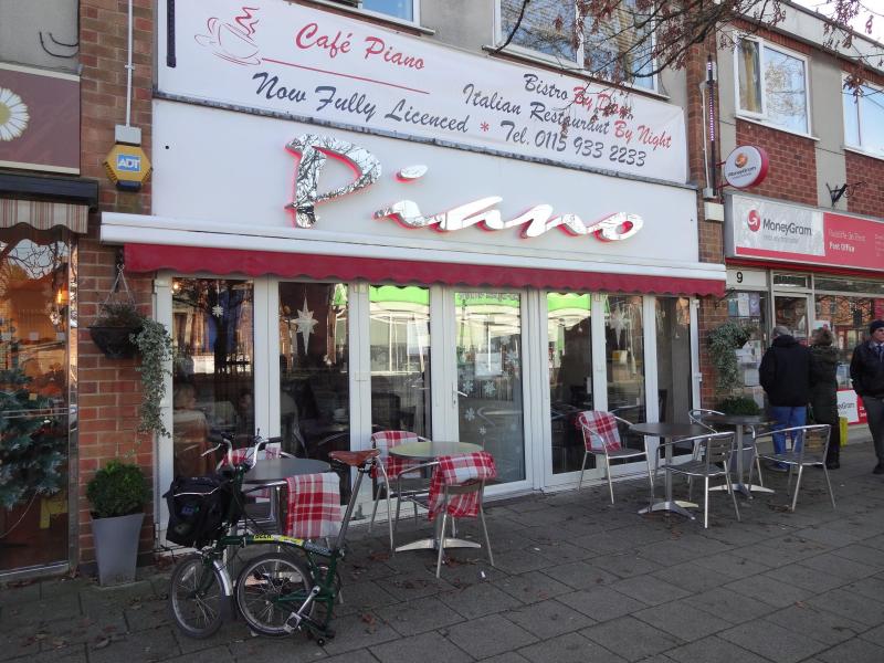 Piano, Radcliffe on Trent •