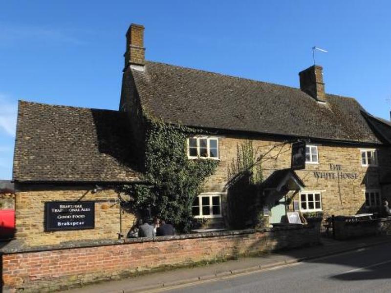 White Horse, Kings Sutton •