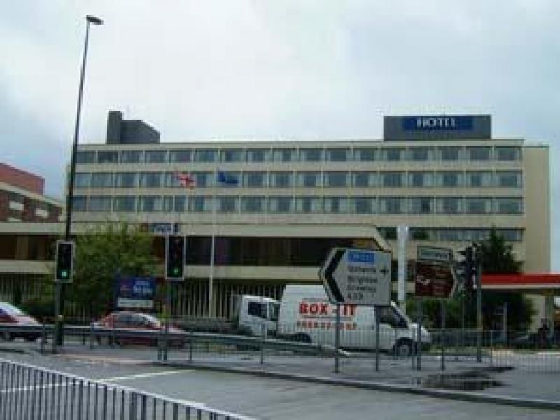 Airport Inn, Horley