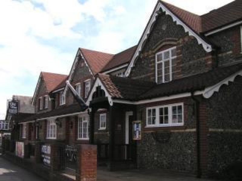 Chez Vous, Warlingham