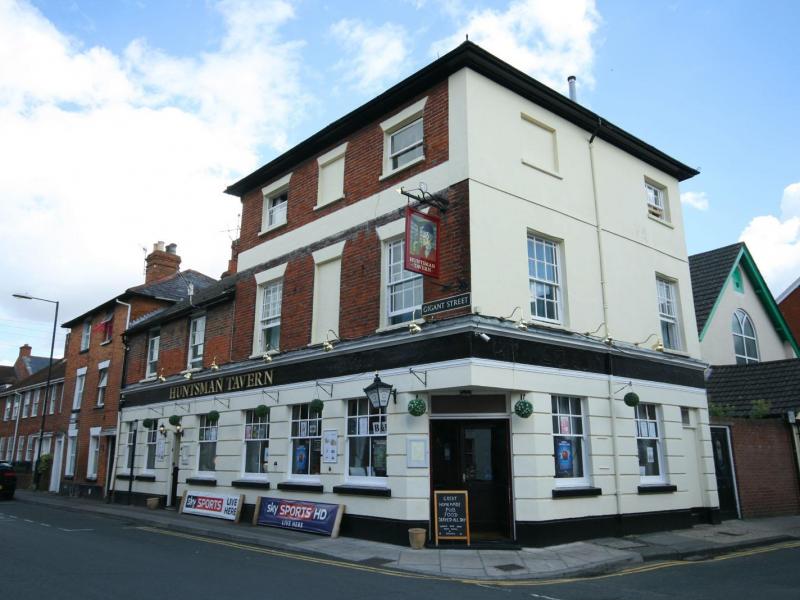 Huntsman, Salisbury •