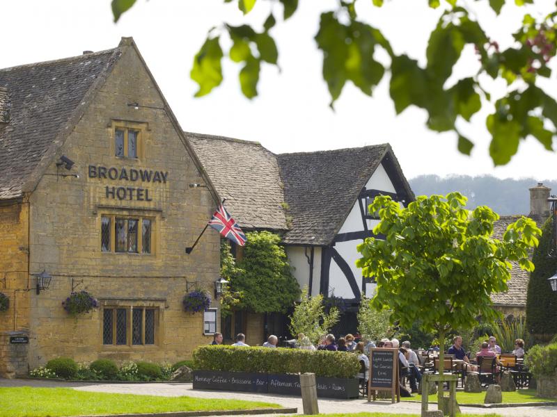 Broadway Hotel, Broadway