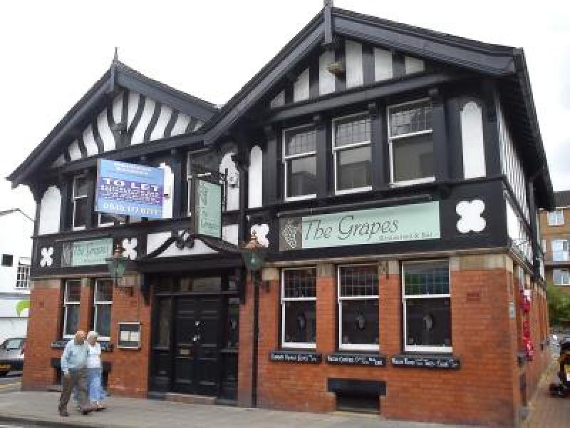 Phanthong, Altrincham •