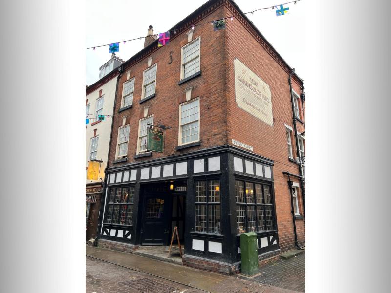 Cardinal's Hat, Worcester